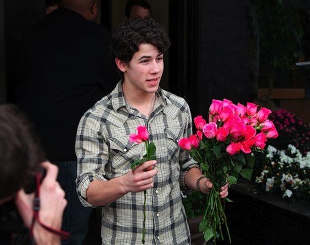 Nick Jonas Lanza "Who I Am" con sus Fans! [Fotos] Gallery_main-nick-jonas-fotos10