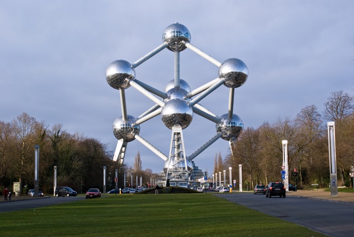 خيالية ولكنها حقيقية 7-33-Worlds-Top-Strangest-Buildings-atomium