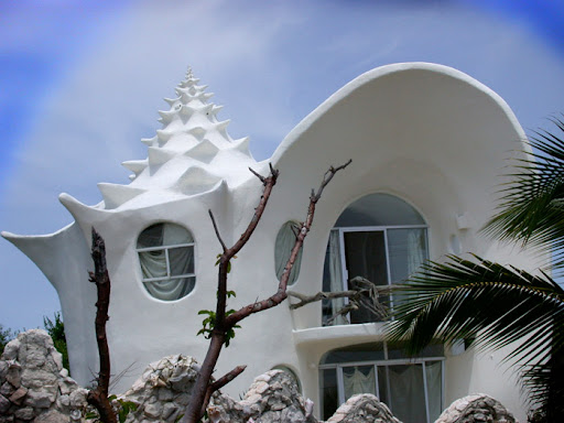 مبانى غريبة الجزء الثانى 19-33-Worlds-Top-Strangest-Buildings-Conch-Shell-House-Isla-Mujeres1