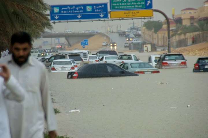 تغطية أمطار الرياض ليوم الاثنين 4/5/2010م DSC_1661s
