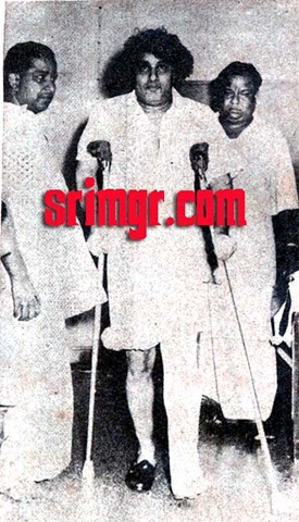 எம்.ஜி.ஆரின் அறிய புகைப்படங்கள்  Mgr_with_stick2