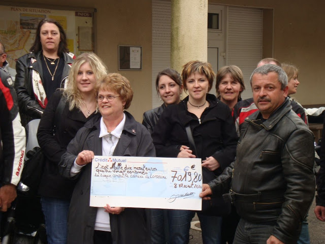 REMISE DU CHEQUE A LA LIGUE LE 8 MAI DSC01532