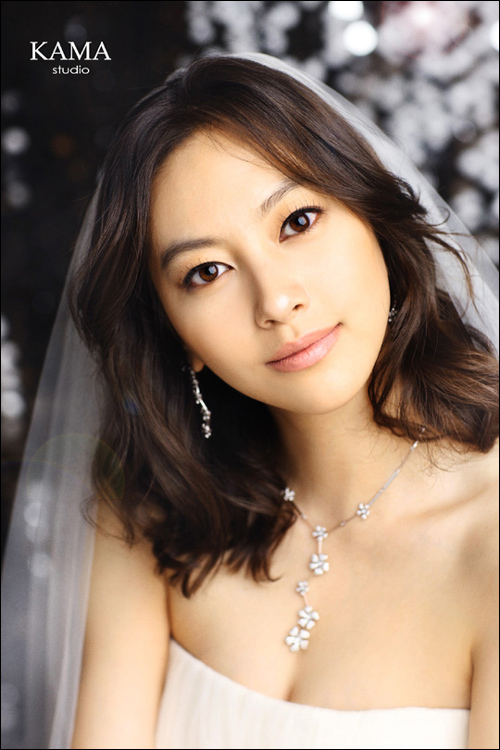 shin-ae-beautiful-in-studio-wedding-dress-photo-shoot Shin-ae-90602003