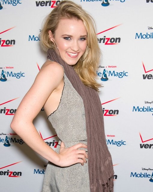 Emily Osment: Noticias, Rumores, Candids Emily-osment-experiences-the-magic-01