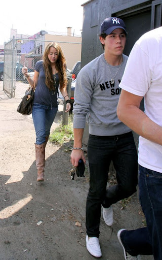 Nick Jonas y Miley Cyrus: Cita y almuerzo!! Miley-cyrus-jonas-4119-18