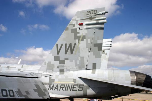  التمويه لدى الجيوش .. Visual%20Stealth%20-%20USMC%20FA-18%20in%20digital%20camouflage