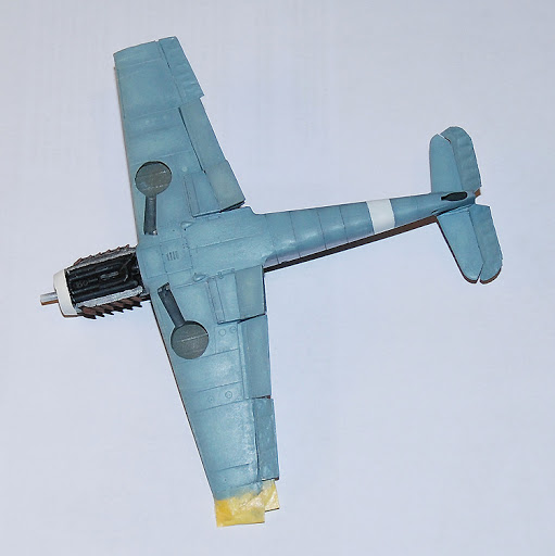 [MC0 - Tout Ouvert] Messerschmitt Bf109F/trop [amodel] 1/72 - Page 2 DESSOUS2