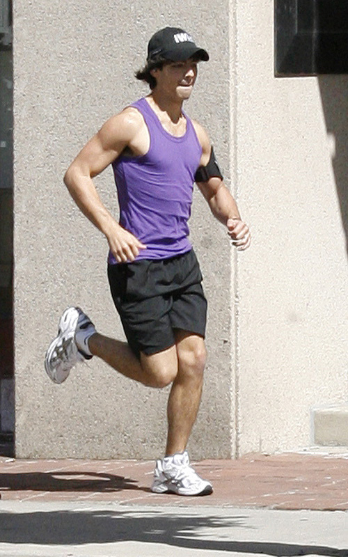 Joe Jonas un ATLETA en Toronto Joe-jonas-9109-3