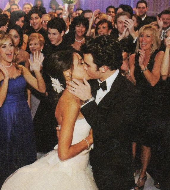 fotos boda de kevin (Revista PEOPLE) Peoplekenielle-BDLT-018