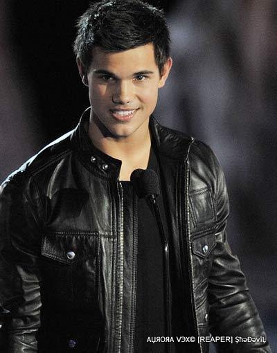 1X04 ---> I come the talent - Página 25 Taylor-jacob-black-9431487-400-510