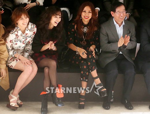 [Pics][130327] F/W 2013 Seoul Fashion Week 2013032717465216637_1