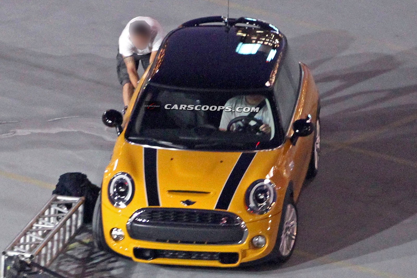 2013 - [Mini] Mini IV [F56] - Page 20 2014-Mini-Cooper-S-12Carscoops%25255B3%25255D