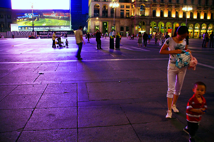 Fotogara estate 2009 - Mini reportage/portfolio - Terminata il 30-09-2009 - SONO APERTE LE DISCUSSIONI Milano%20senza%20grigio%20-%202-Italian%20Child