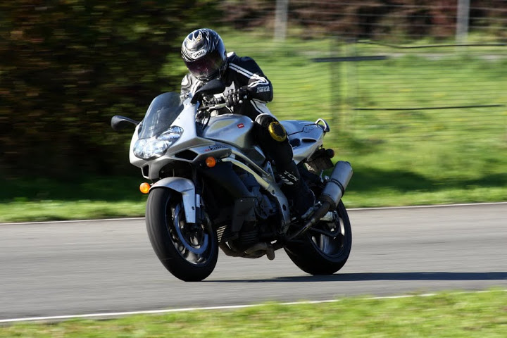 aprs la buell ? [ Aprilia SL 1000 Falco] - Page 2 Lezennes%20le%2016%20octobre%202010%20apres%20midi%20105