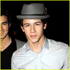 "Buena Noches" Nick y Tu  - Página 17 Nick-jonas-geared-grammys