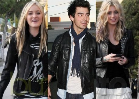 Joe Jonas CENA con EX AJ Michalka Joe-jonas-umami-burger-07