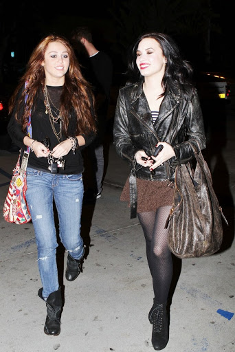 Demi Lovato: Noticias&Candids [CLOSED] - Página 5 Demi-lovato-miley-cyrus-jerry-deli-07