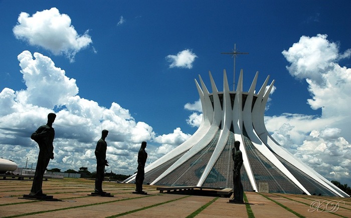 33 สิ่งก่อสร้างที่แปลกที่สุดในโลก  5-33-Worlds-Top-Strangest-Buildings-cathedral-brasi