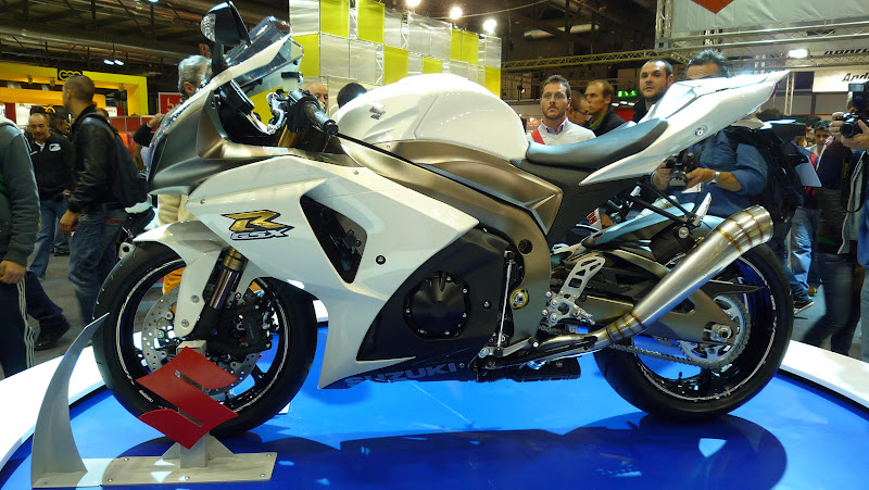 Série limitée 1000 L0 pour la France - Page 4 EICMA%202009%20161