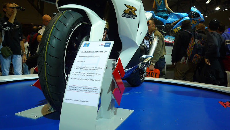 Série limitée 1000 L0 pour la France - Page 4 EICMA%202009%20172