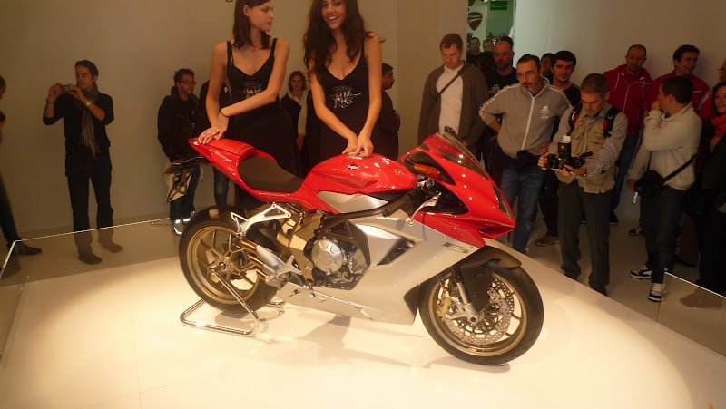 la nouvelle MV AGUSTA F3 et les autre modéles de la marque  - Page 3 EICMA%202010%20040