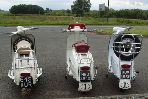 Si tu n'aimes pas les Lambrettas... Passes ton chemin ! A75