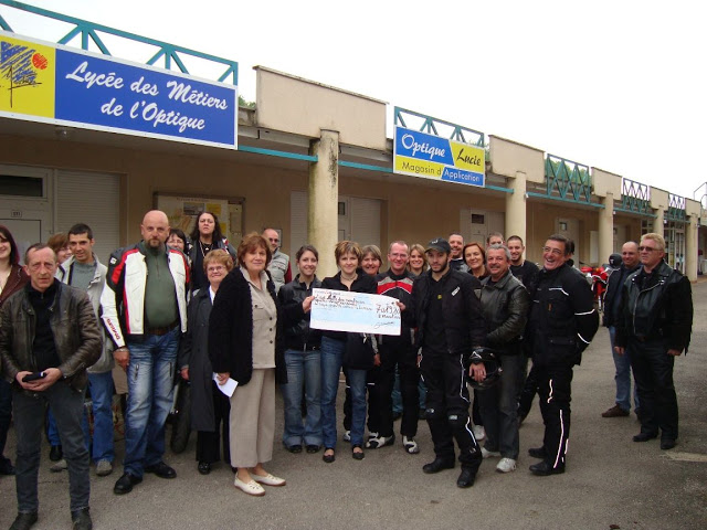 REMISE DU CHEQUE A LA LIGUE LE 8 MAI DSC01537