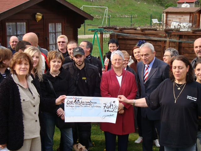 REMISE DU CHEQUE A LA LIGUE LE 8 MAI DSC01572