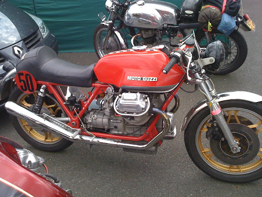 Guzzi... juste l'essentiel des Café Racer - Page 15 IMG_0075