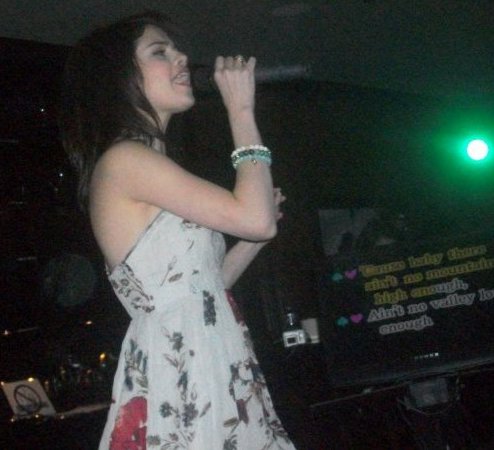 SELENA GOMEZ EN EL CUMPELAÑOS DE JUSTIN BIEBER! Selena-performs-for-justin-BDLT-1