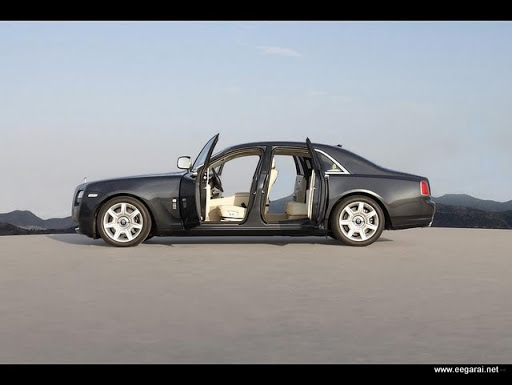 அசத்தலான ஆடம்பரக் கார் - Rolls Royce Ghost 2010 - Page 4 Image027