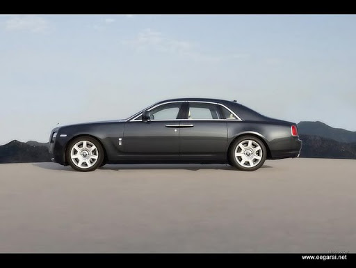 அசத்தலான ஆடம்பரக் கார் - Rolls Royce Ghost 2010 - Page 3 Image025