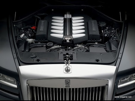 அசத்தலான ஆடம்பரக் கார் - Rolls Royce Ghost 2010 - Page 2 Image014