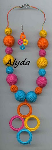 أحلى عقود لأحلى البنات بالكروشية المطعم بالخرز Collar%20colores