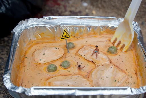 Imagens [Arte] Restos de lixo que viraram Arte... Chicken%20Tikka%20Disasta%20%28a%29%20-%20blog