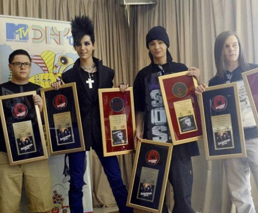 Los chicos de tokio hotel y su nuevo look!! Tokio-hotel-greece-BANNER