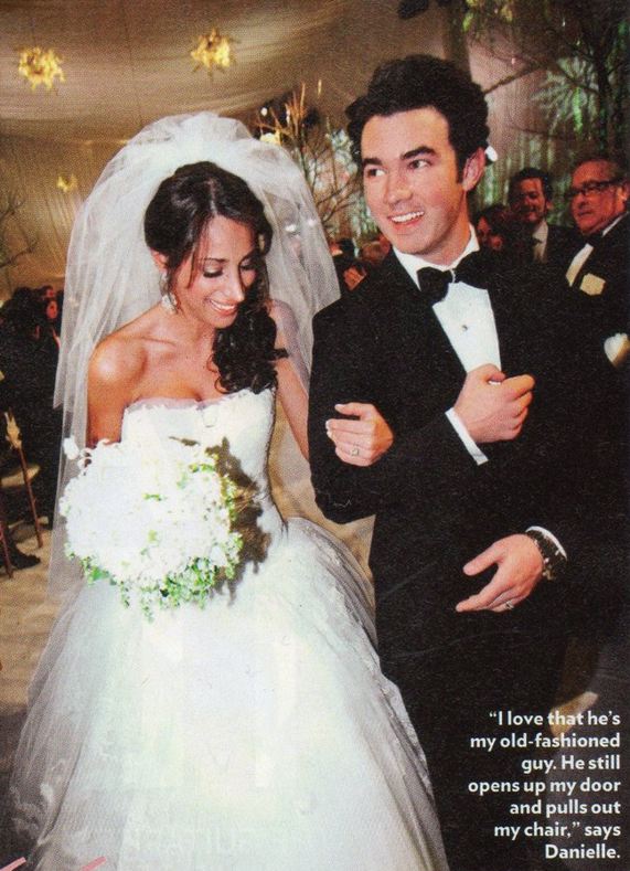 fotos boda de kevin (Revista PEOPLE) Peoplekenielle-BDLT-011