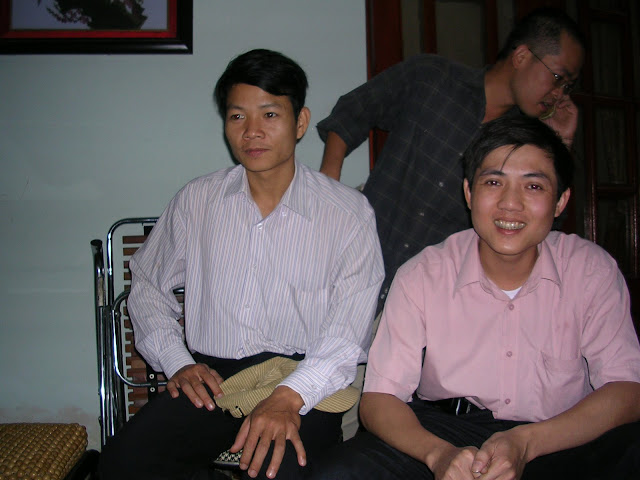 Ảnh họp lớp 12b1 4/11/2005 tại Hà nội DSCN1259