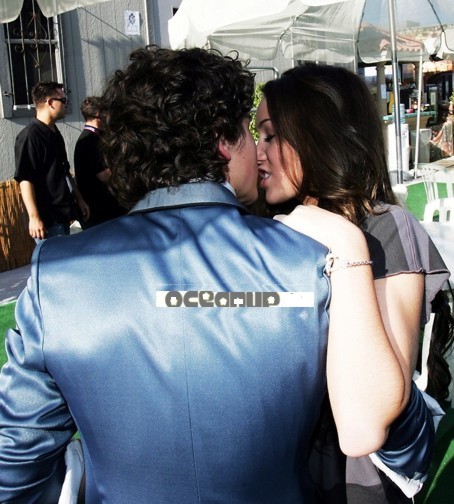 Jonas Brothers - Pgina 11 Beso-niley-blogdelatele-a