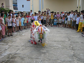 Ảnh CLB TNTN Quận tổ chức trung thu cho các em có hoàn cảnh khó khăn trên địa bàn Quận IMG_0375