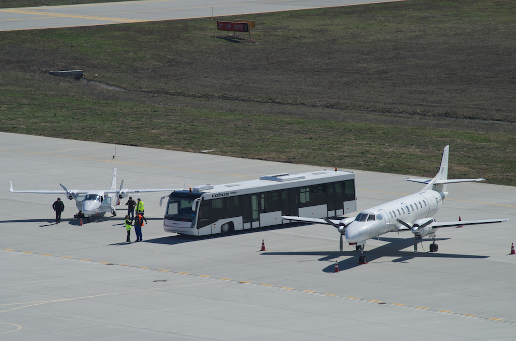 Aeroportul Sibiu - Aprilie 2012  IMGP1426