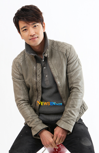 Bae Soo Bin 43385273_OWLUNNVSC