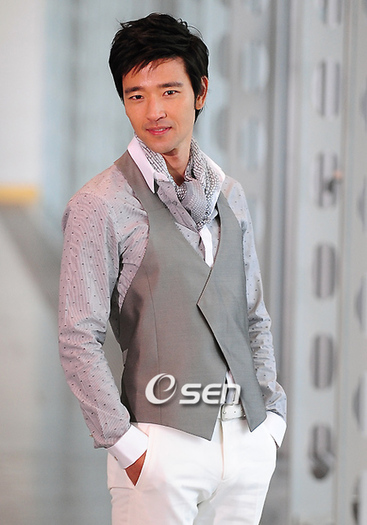 Bae Soo Bin 43385646_HRIZLNNKJ