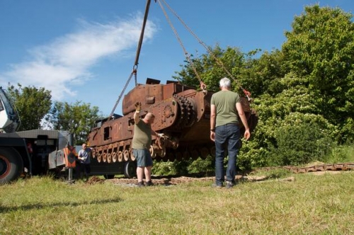 Un char Churchill MK IV va être restauré et installé sur un site historique du Calvados . 523091430