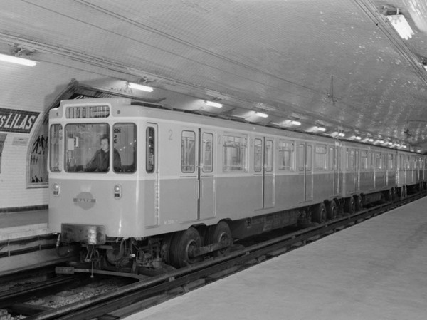 AUTREFOIS...(LA RATP OUVRE SES ARCHIVES+LES AMERICAINS PENDANT LA 2ème GUERRE MONDIALE 08c44084