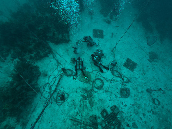 10 JOURS SOUS LES MERS(vie dans la capsule sous-marine) 4dfb8f1f