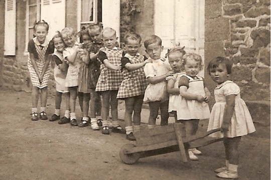 BÉBÉS D'AUTREFOIS(photos,textes)et autres(GILLES CARON : REGARD SUR LES ANNÉES 60 5c3609ff