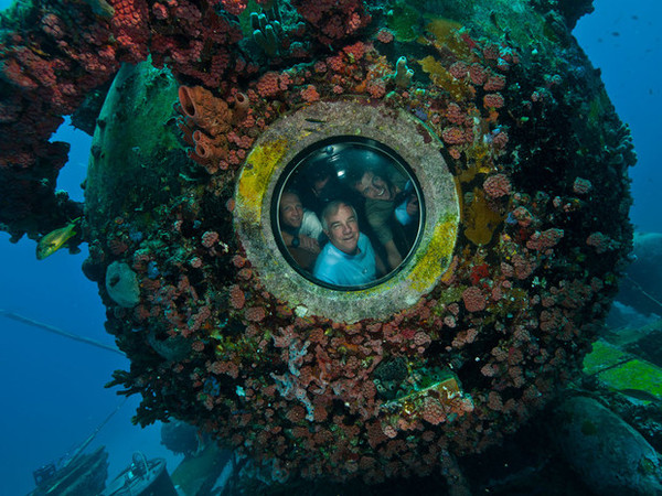 10 JOURS SOUS LES MERS(vie dans la capsule sous-marine) 687adbaf