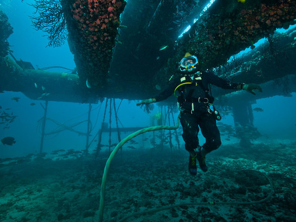 10 JOURS SOUS LES MERS(vie dans la capsule sous-marine) 77cd197e