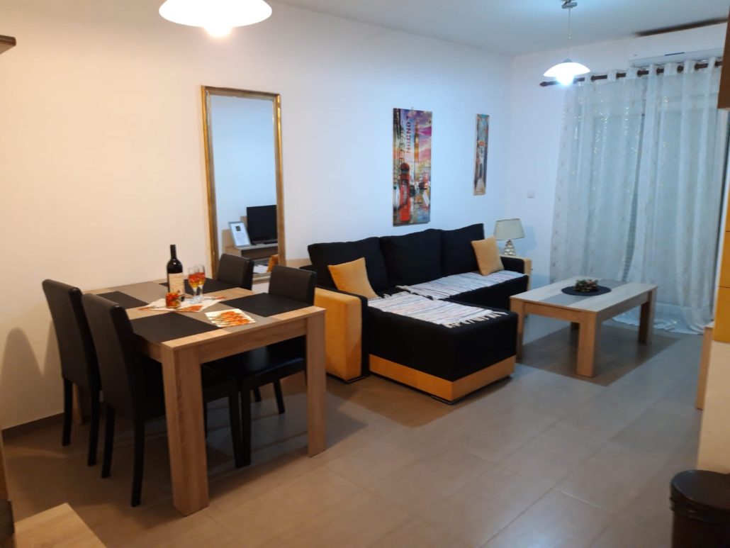 Izdajem apartman na Ledinama, Novi Beograd 2-3-1030x773